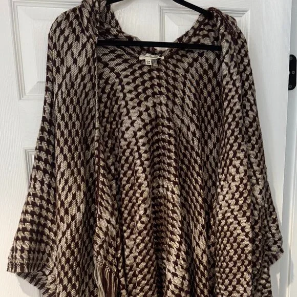 Simply Noelle Dark Burgundy and Silver Hooded Knit Shawl - Picture 1 of 2